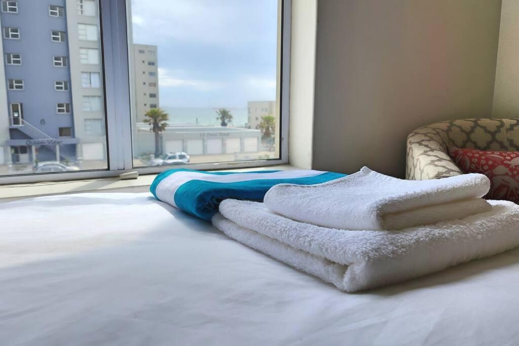 Coral Breeze Walk To Everything Apartment *
